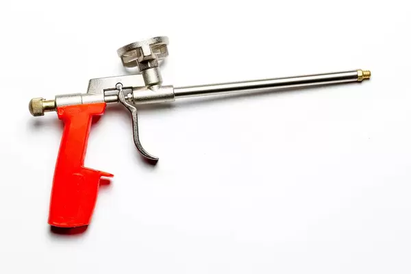 Pistol for adhesive foam