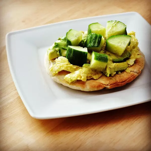 Pita mit Avocado und Gurken. #healthy #picoftheday #foodporn #foodfestival #food #Fitness #yummy #abocado #sports #Fitness #tasty #summer