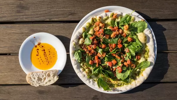 Pizza Vegitalia: vegan pesto, baby spinach, bruschetta tomatoes
