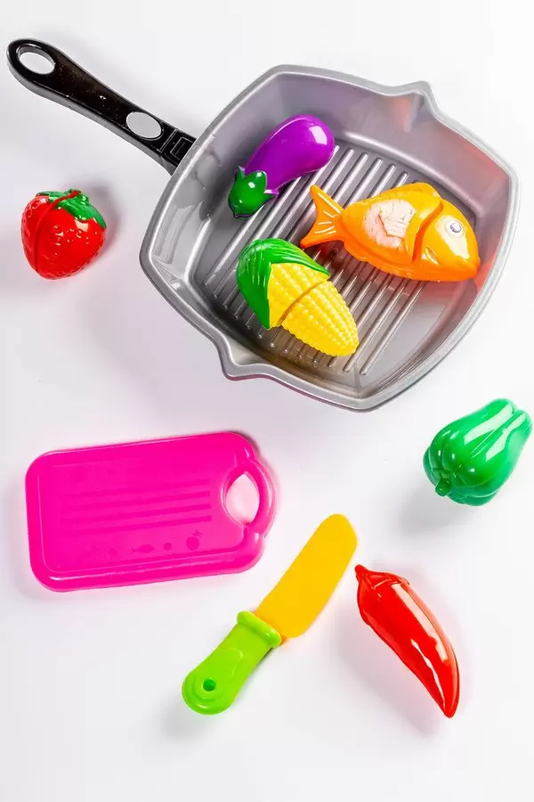 Plastic children's toys vegetables, frying pan, knife and tray (Flip 2019)