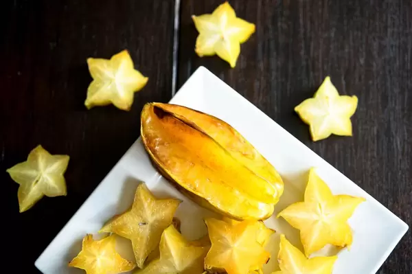 Plate with carambola fruit
