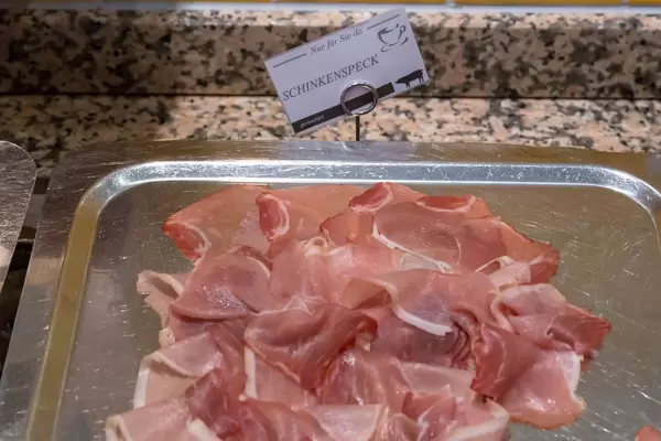Platte mit Schinkenspeck