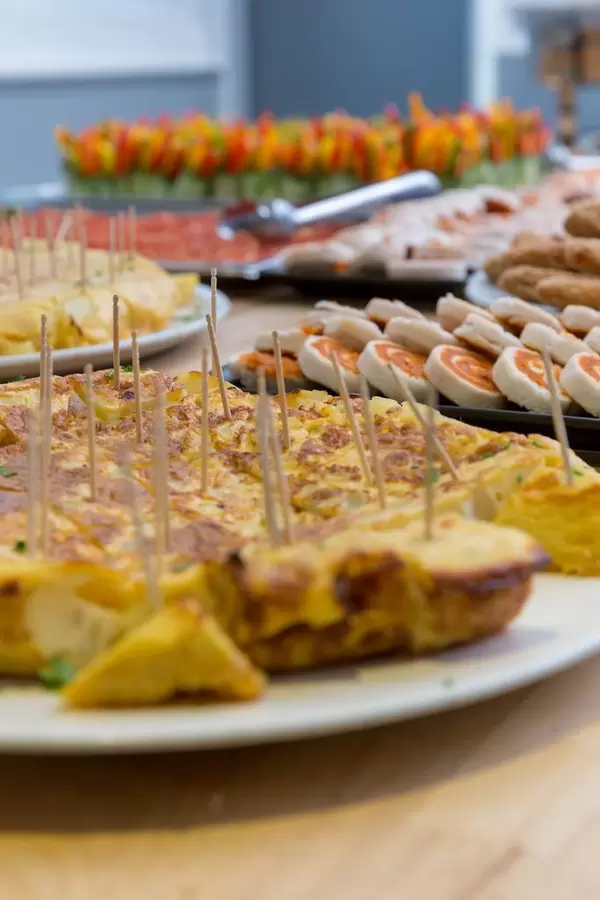 Platten mit verschiedenen Appetitanregern