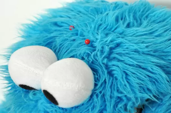 Plüschtier blaues, haariges Monster