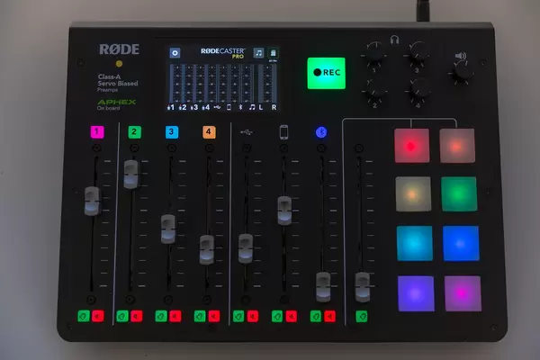 Podcast-Produktionsstudio RØDECaster Pro: Es macht professionelles Podcasting einfach