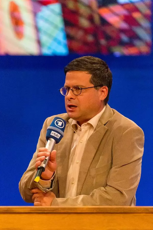 Politikwissenschaftler Professor Gideon Botsch auf der ARD Kontraste Bühne auf der IFA in Berlin, zum Thema rechte Parteien im deutschen Bundestag