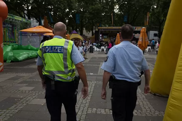 Polizeibeamten beim Kölner Chinafest 2017