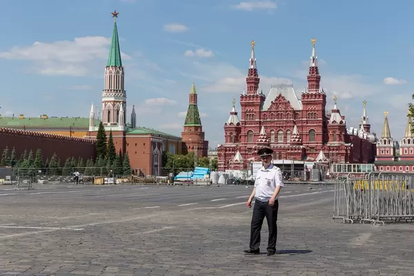 Polizist am roten Platz in Moskau