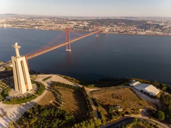 Ponte 25 de abril Brücke in Almada Lissabon