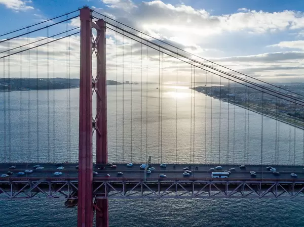 Ponte 25 de Abril in Dawn