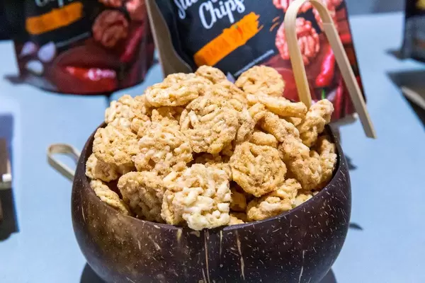 Pook Vegan Sticky Rice Chips Sriracha Spice zum Probieren