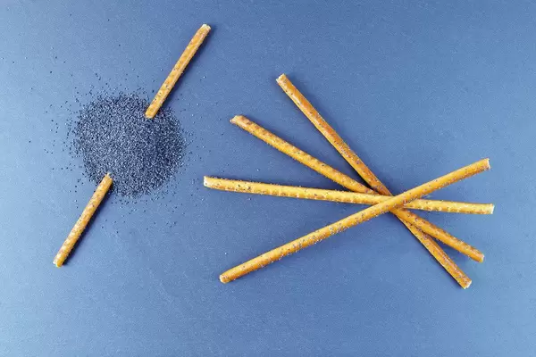 Poppy seeds sticks