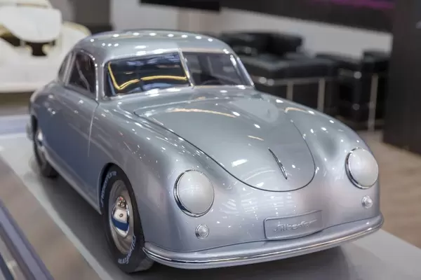 Porsche 356 Modellauto 1:5 in Silberform-Guss