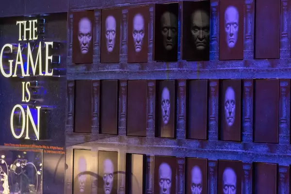 Portraits von Toten an der Wand. Gamescom 2018