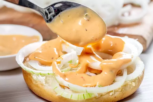 Pour the sauce on top of onions on a Burger bun (Flip 2019)