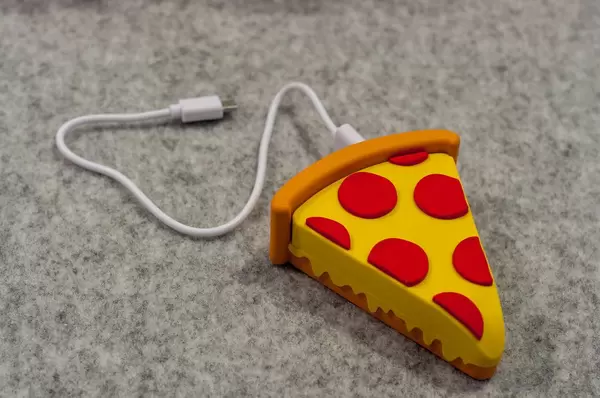 Powerbank in Form einer Pizza von Mojipower