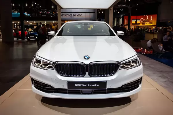 Präsentationsstand der neuen 5er Limousine von BMW bei der IAA 2017