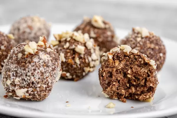 Preparing heatly Oatmeal cookie balls with Almonds on the plate