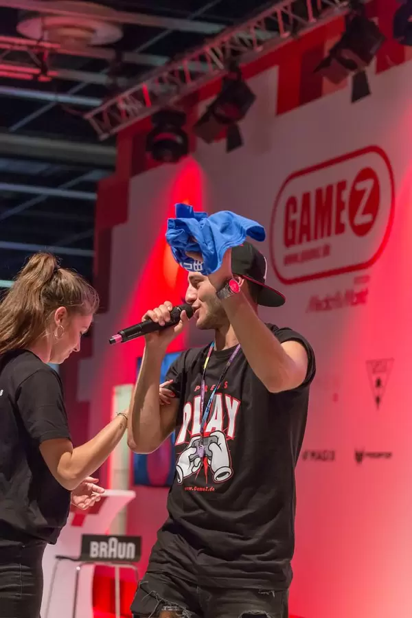Presenter about to throw a T-Shirt into the crowd