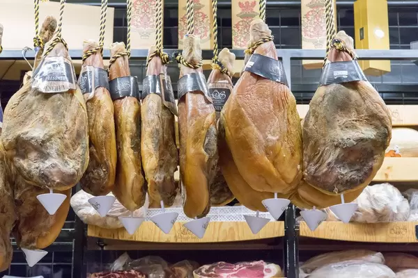 Presonto Grande Reserva Rohschinken am Timeout Market in Lissabon