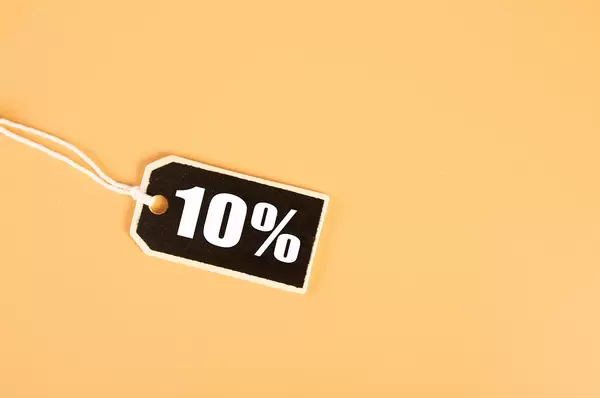 Price tag with 10% text on orange background