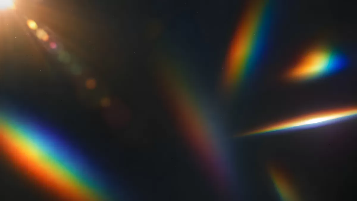 Prismatische Lichtbrechung mit Regenbogenfarben auf Dunkel