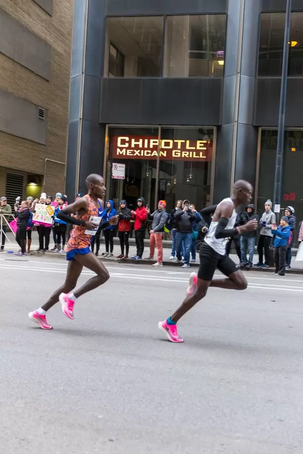 Pro athlete and Chicago Marathon 2019 winner Dickson Chumba running past audience