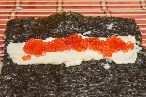 Process of preparing suchi rolls at home