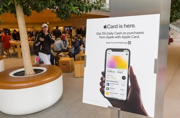 Promotional banner for Apple Card, the credit card designed to work with Apple Pay on Apple devices