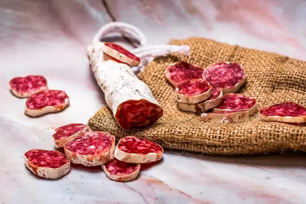 Prosciutto appetizer pieces on linen cloth.jpg