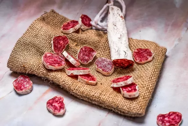 Prosciutto on linen cloth (Flip 2019)