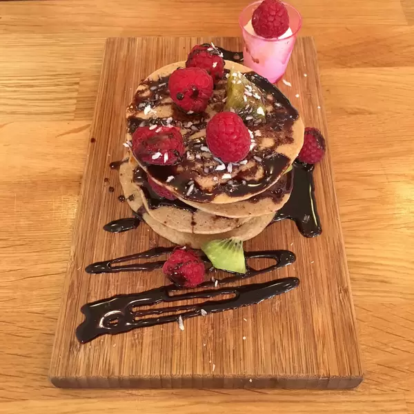 Protein Pan Cake: Himbeeren und Kiwi