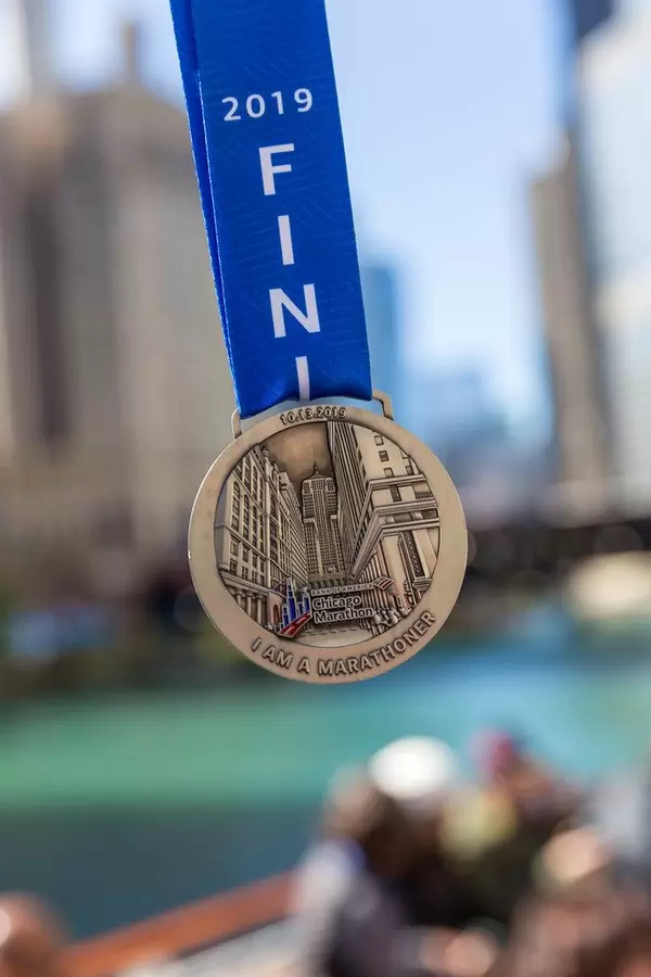 Proud of having run and completed the Chicago Marathon on the 13th October 2019: the medal received for completing the race