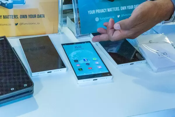 Pundi X FunctionX: worlds 1st blok-on-blok blockchain phone for transaction of crypto currency