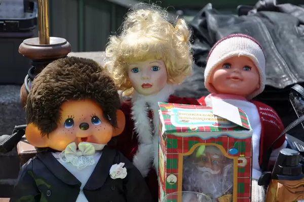 Puppen am Flohmarkt Wien (Naschmarkt)