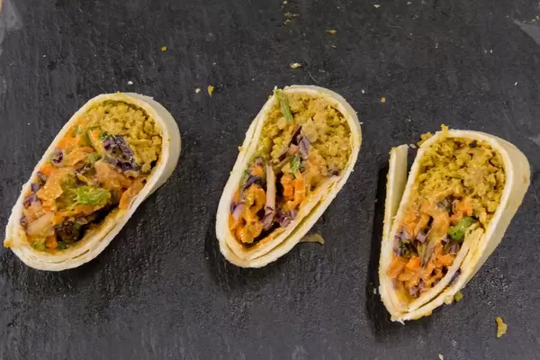 PUR - vegane Bio Wraps mit Quinoa-Köfte, Falafel und indischen Linsen