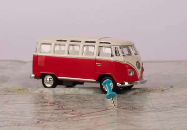 Pushpin with vintage camper van on map (Flip 2019)