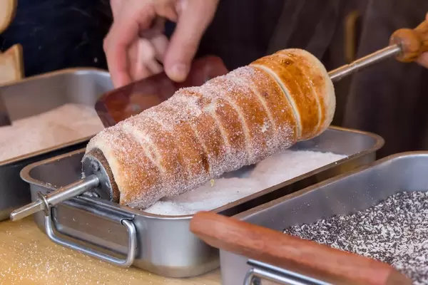 Pyramid Cake with Sugar