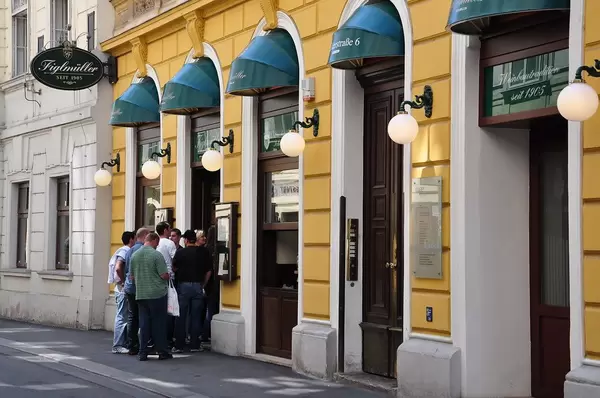 Queue in front of the Viennese restaurant Figlmüller in Austria