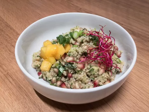 Quinoa-Hähnchen-Superfood-Salat im Maggi-Kochstudio Frankfurt.