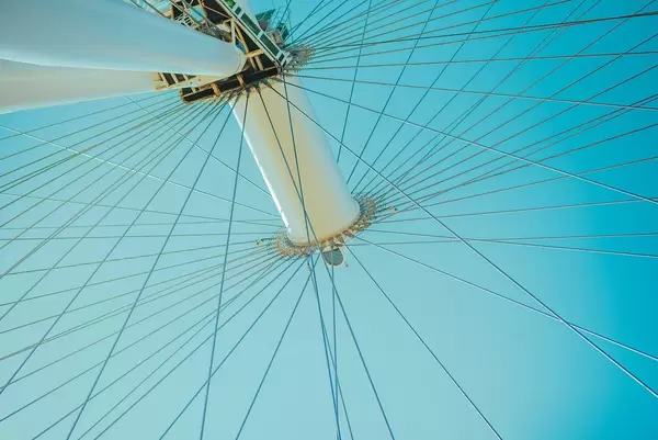 "London Eye" Riesenrad und Sehenswürdigkeit am Ufer der Themse, in London, Vereintes Königreich