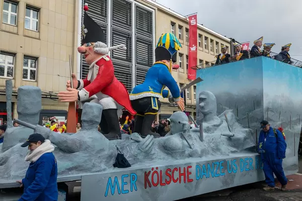 "Mer Kölsche danze us der Reih" Wagen beim Rosenmontagszug - Kölner Karneval 2018