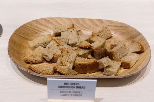 "Roggen-Dinkel-Sauerteigbrot / Rye-Spelt-Sourdough-Bread"