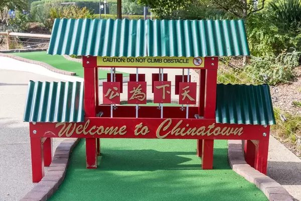 "Welcome to Chinatown" Hindernis bei der Minigolfanlage City Mini Golf in Downtown Chicago