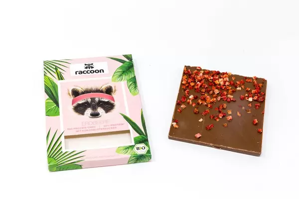 raccoon - Bio Protein Schokolade mit Erdbeerstückchen