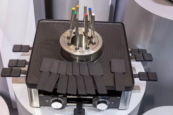 Raclette und Fonduegrill von WMF: Numero Gourmet Station 3-in-1