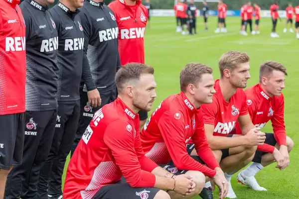 Rafael Czichos, Benno Schmitz, Lasse Sobiech und Matthias Bader posieren für Fotos