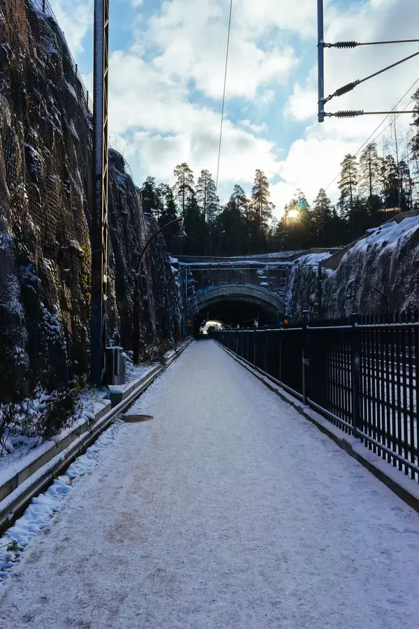 Railroad tunnel / Eisenbahntunnel