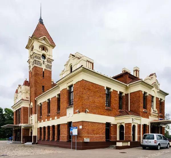 Railway station in provincial Eastern Europe / Bahnhof in Provinz Osteuropa