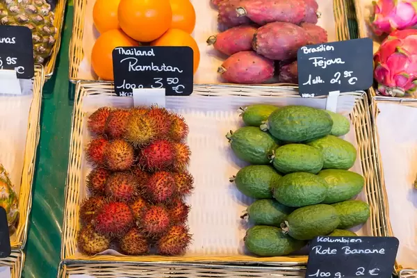 Rambutan aus Thailand und Fejova aus Brasilien